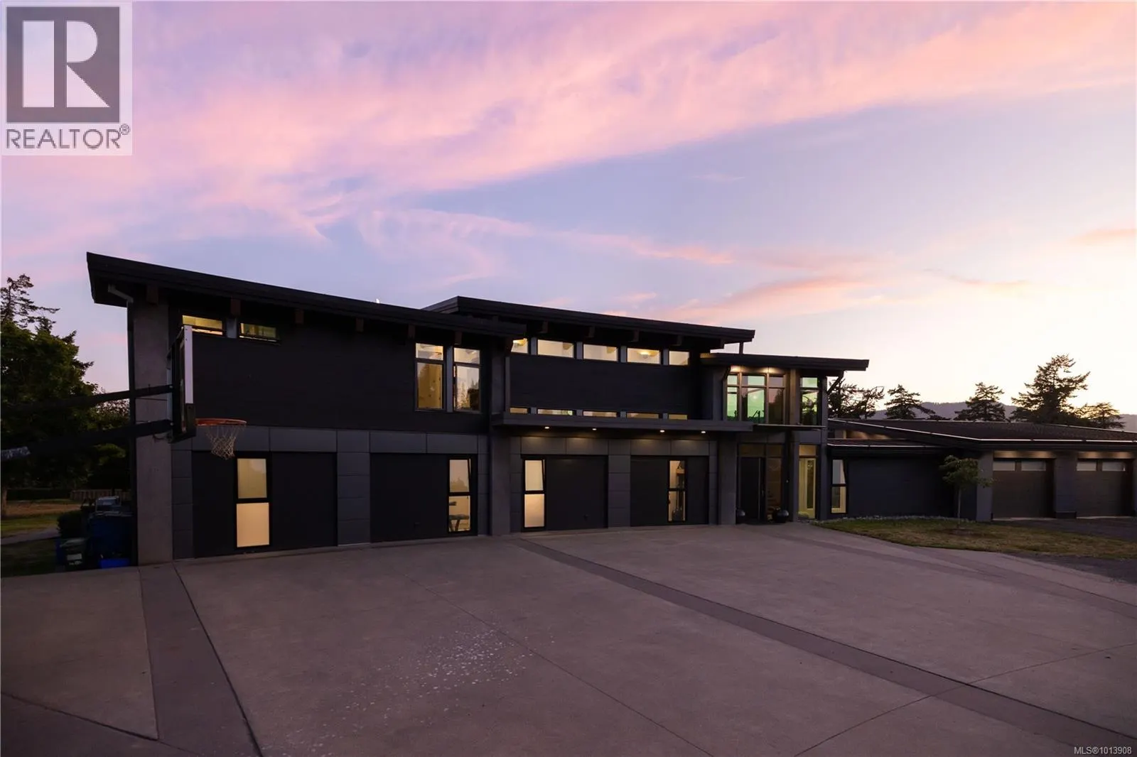 7756 West Saanich Rd
