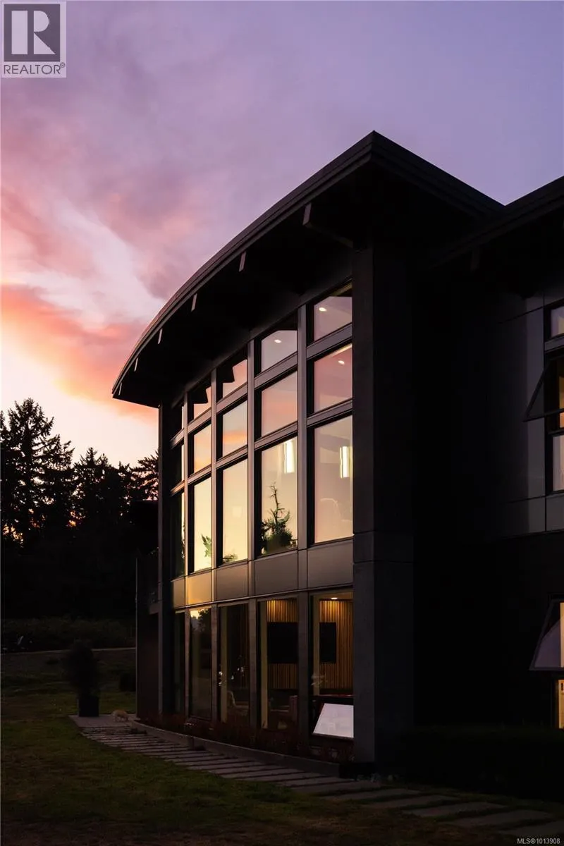 7756 West Saanich Rd