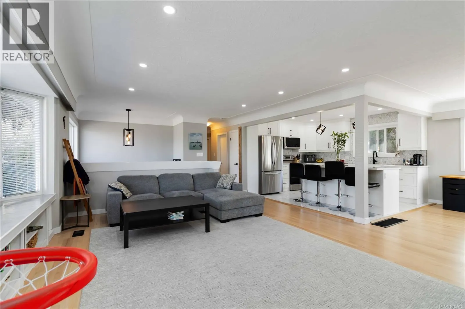 727 Chesterlea Rd