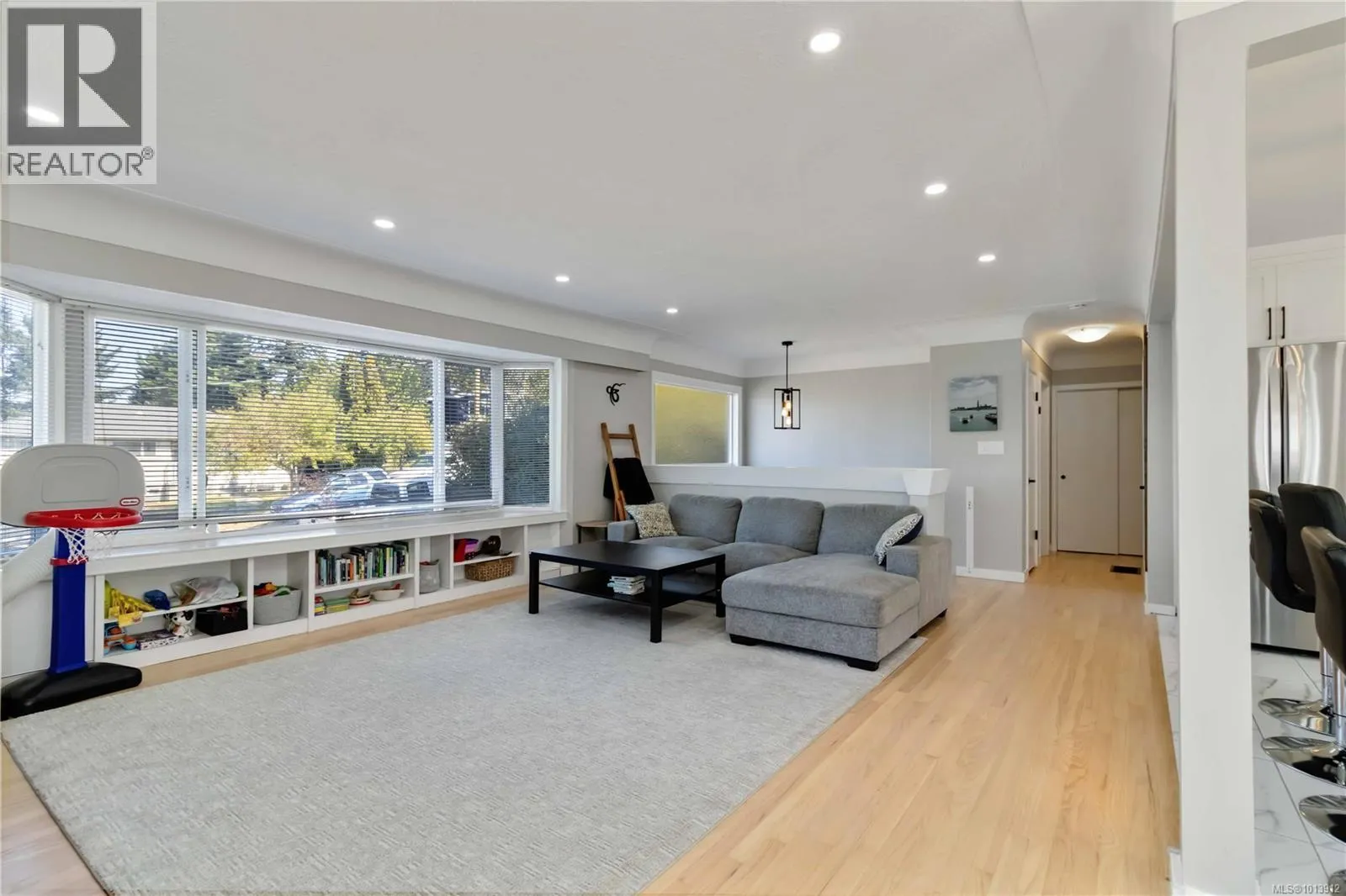727 Chesterlea Rd