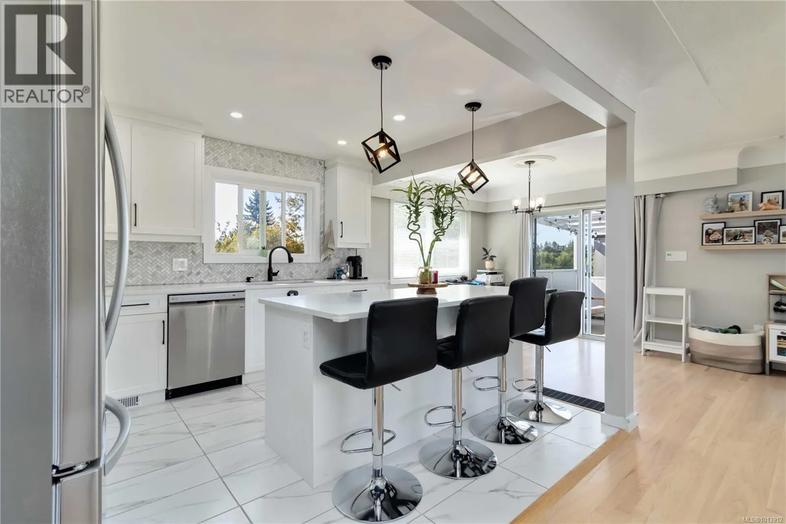 727 Chesterlea Rd