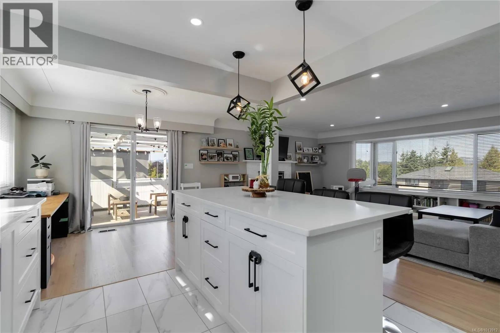 727 Chesterlea Rd