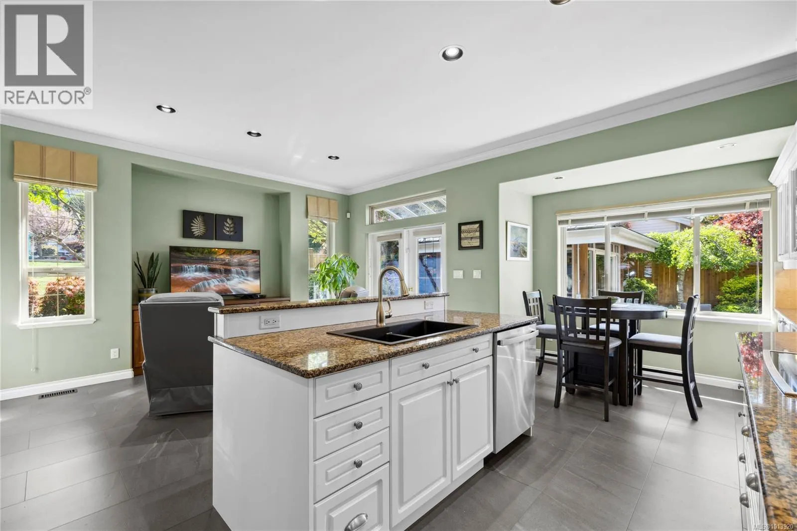 5331 Bayshore Dr