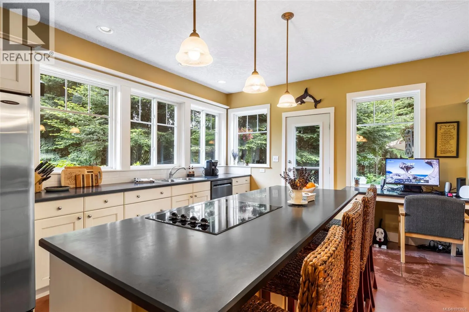 6280 Sooke Rd