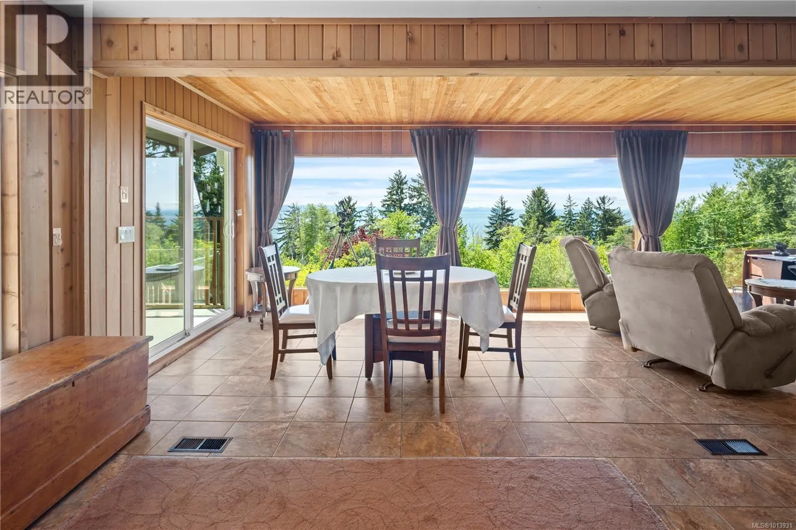2623 Seaside Dr