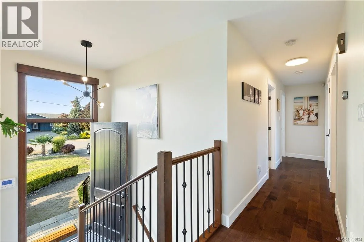 3733 Polaris Dr