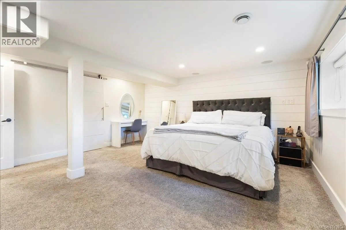 3733 Polaris Dr