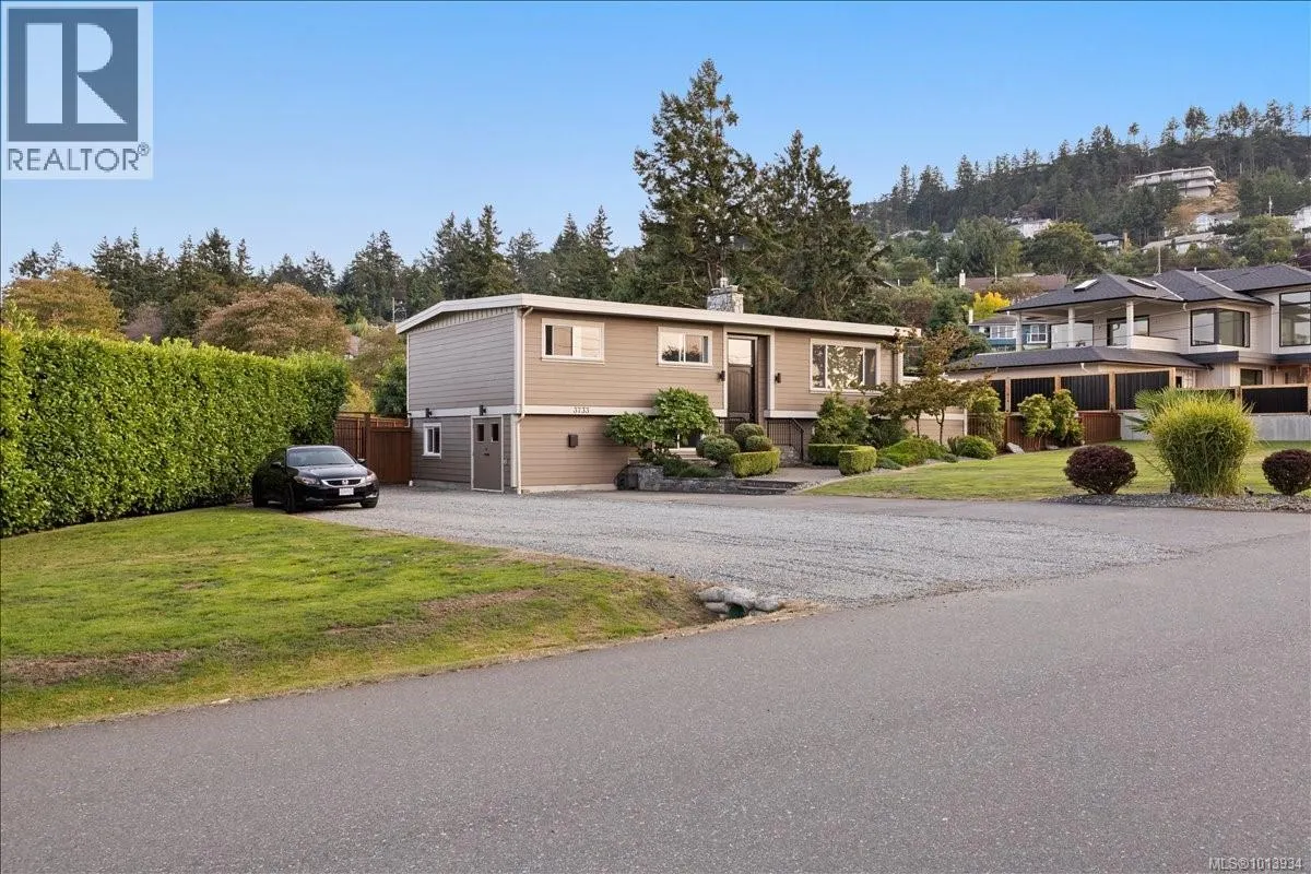 3733 Polaris Dr
