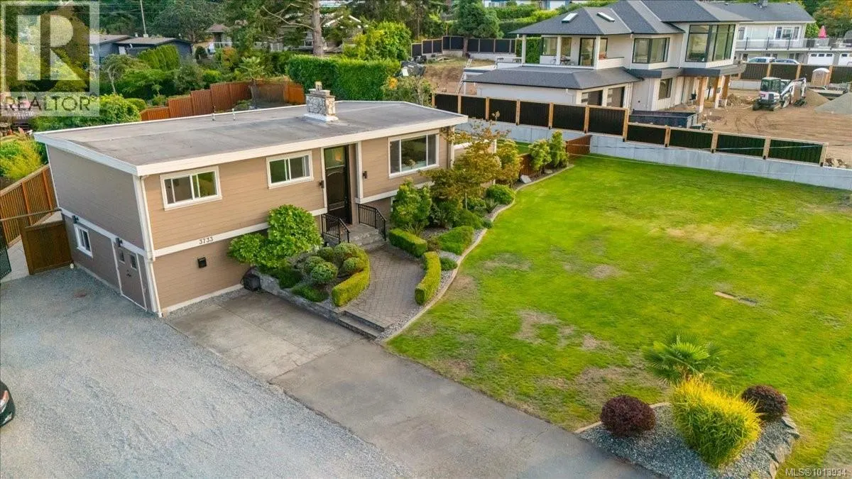 3733 Polaris Dr
