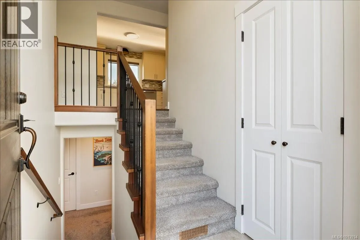 3733 Polaris Dr