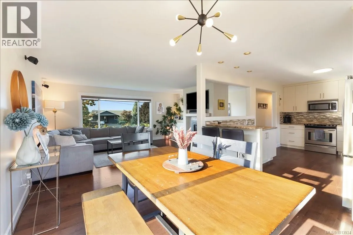 3733 Polaris Dr