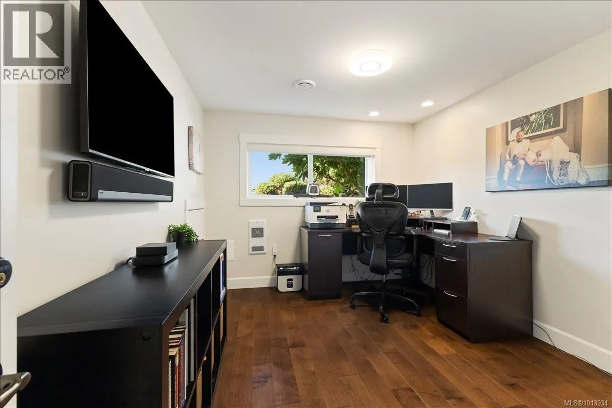 3733 Polaris Dr