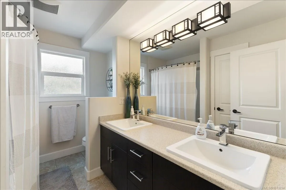 3733 Polaris Dr