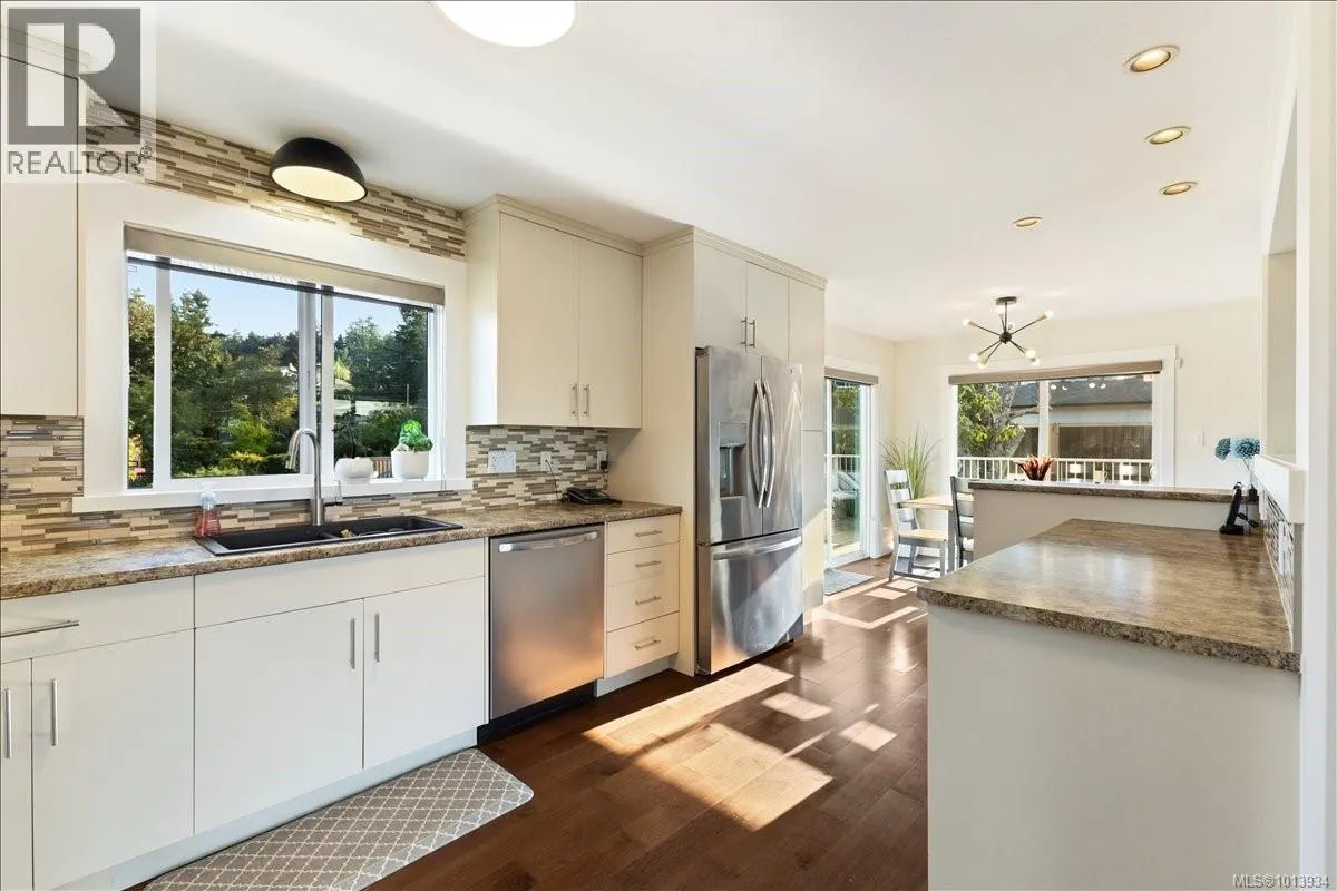 3733 Polaris Dr