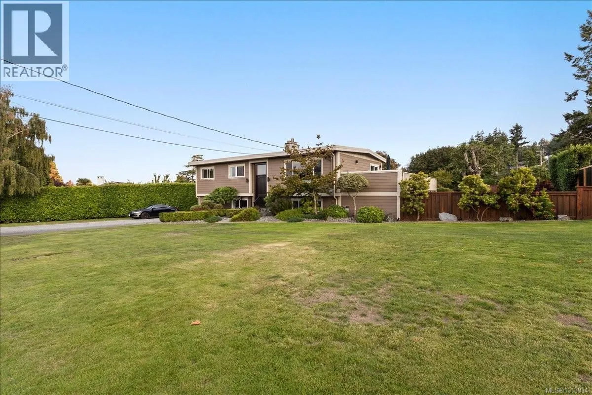 3733 Polaris Dr