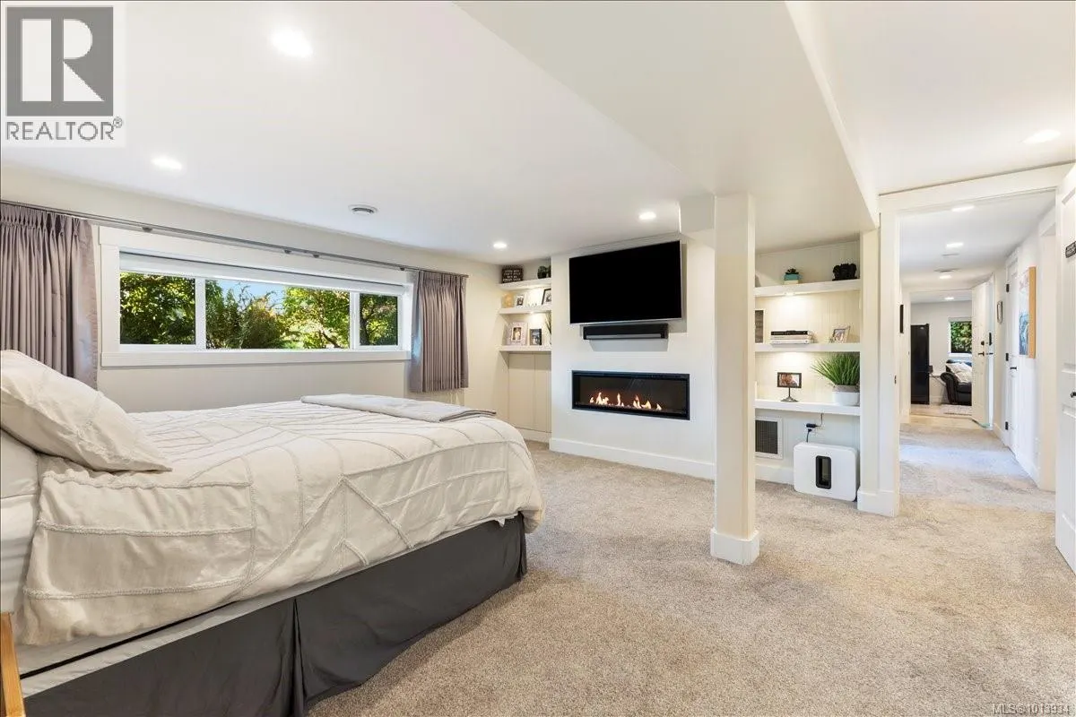 3733 Polaris Dr