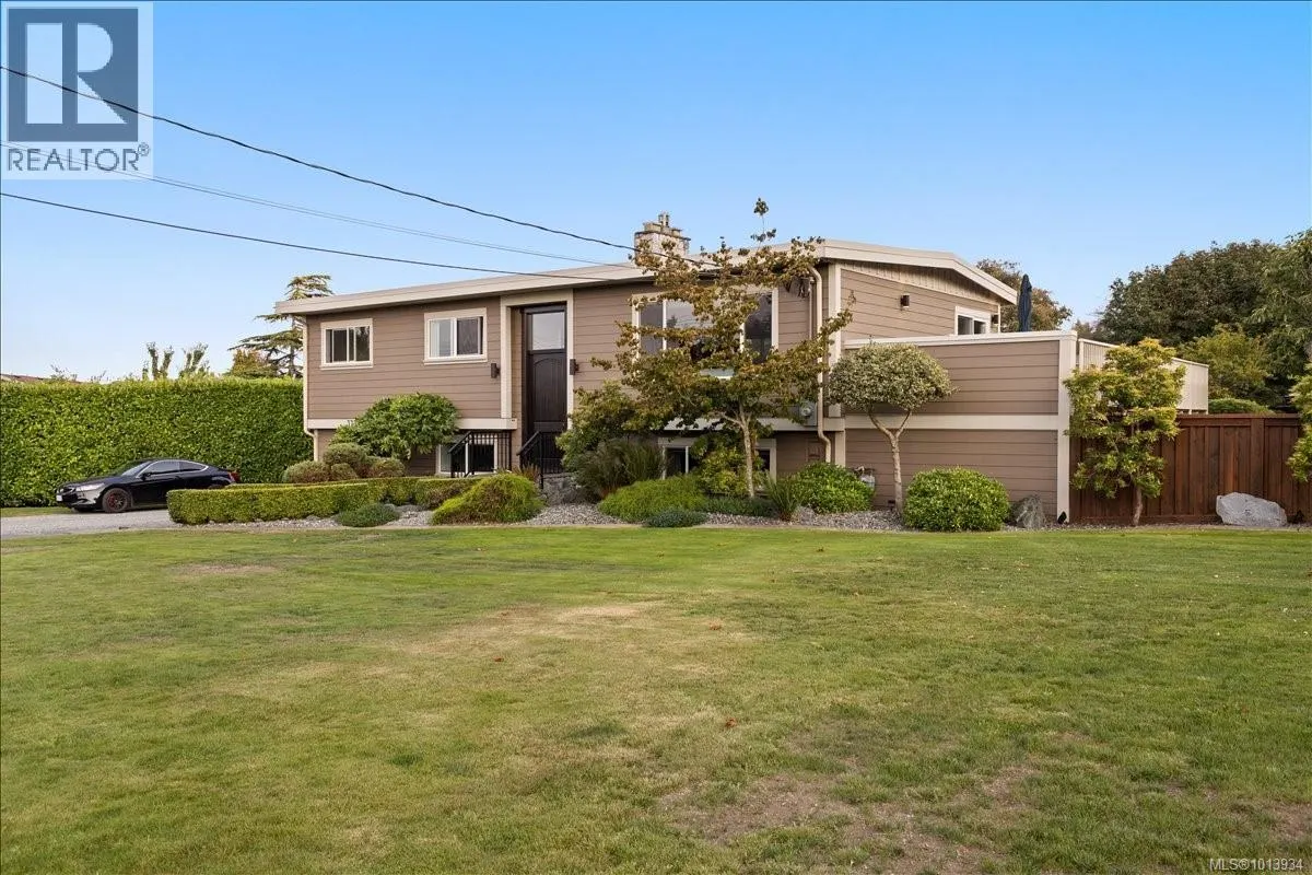 3733 Polaris Dr
