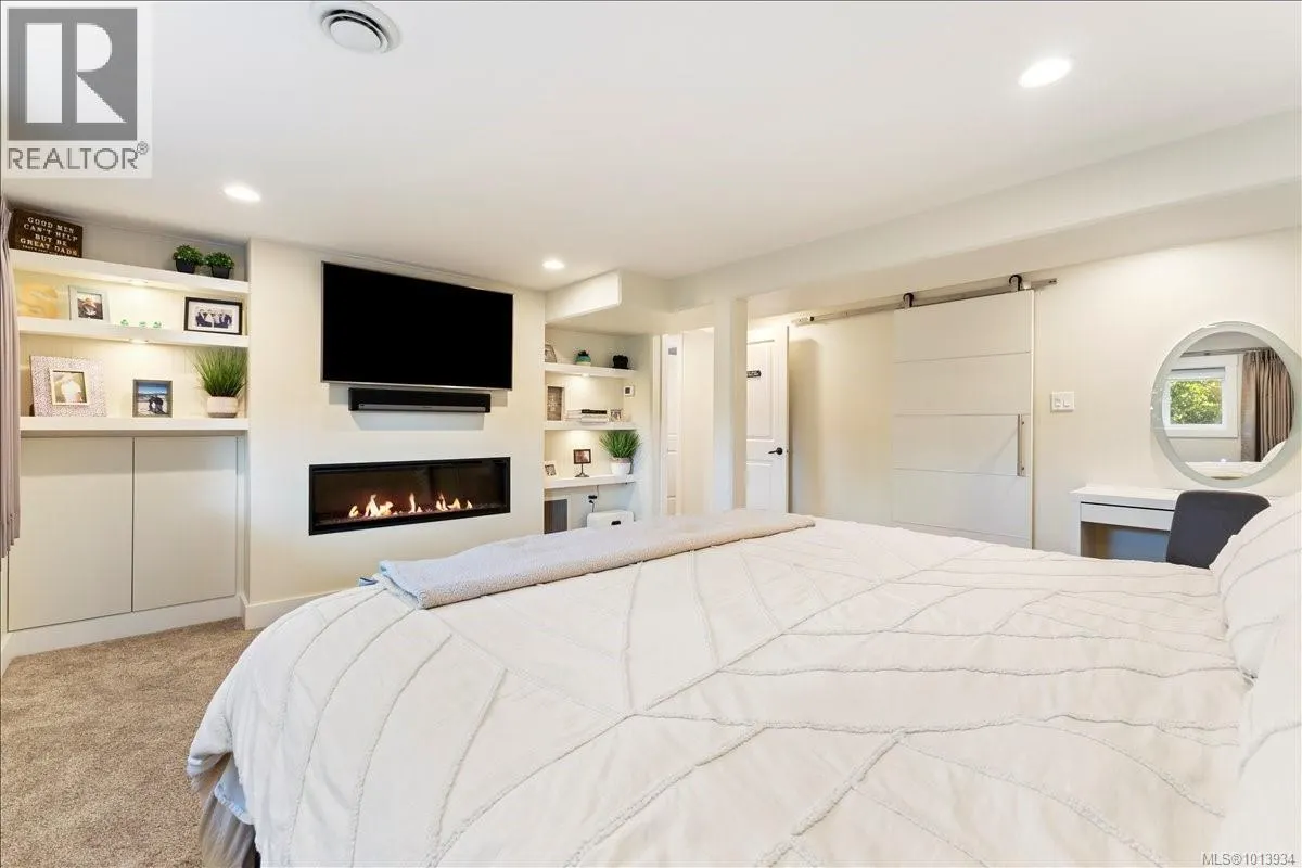 3733 Polaris Dr