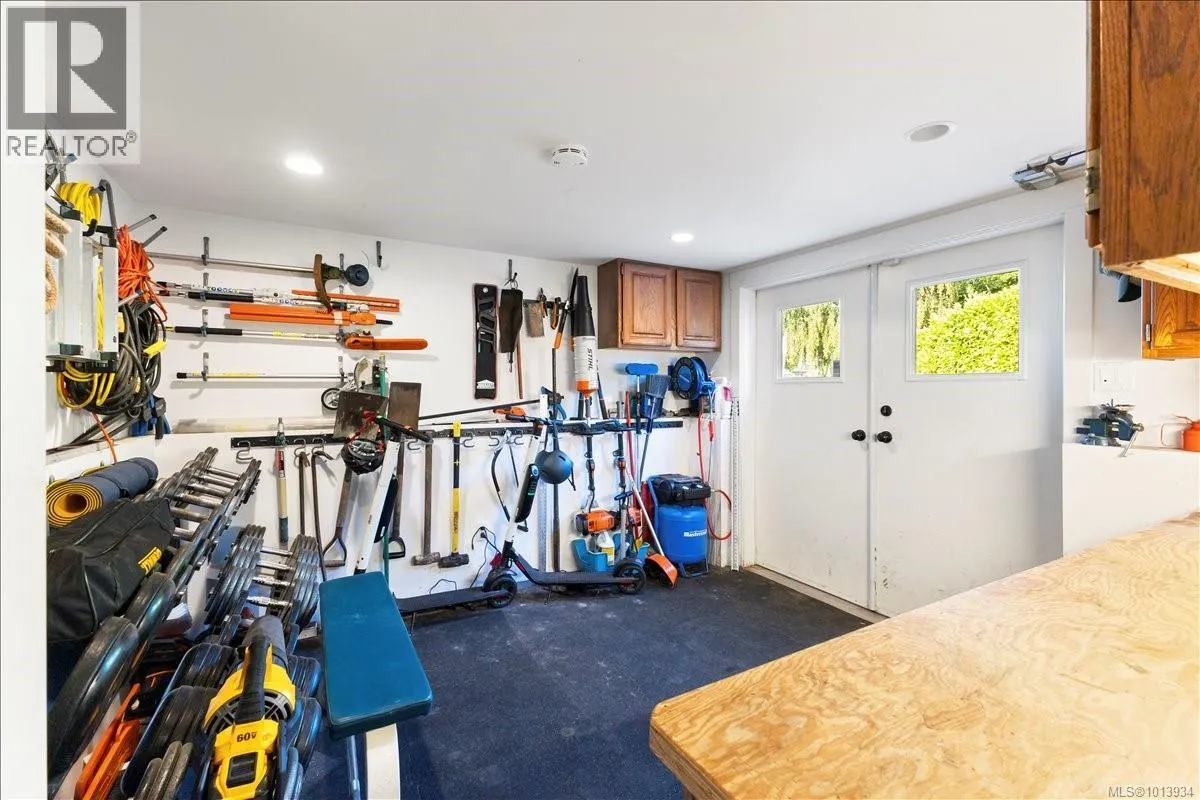 3733 Polaris Dr