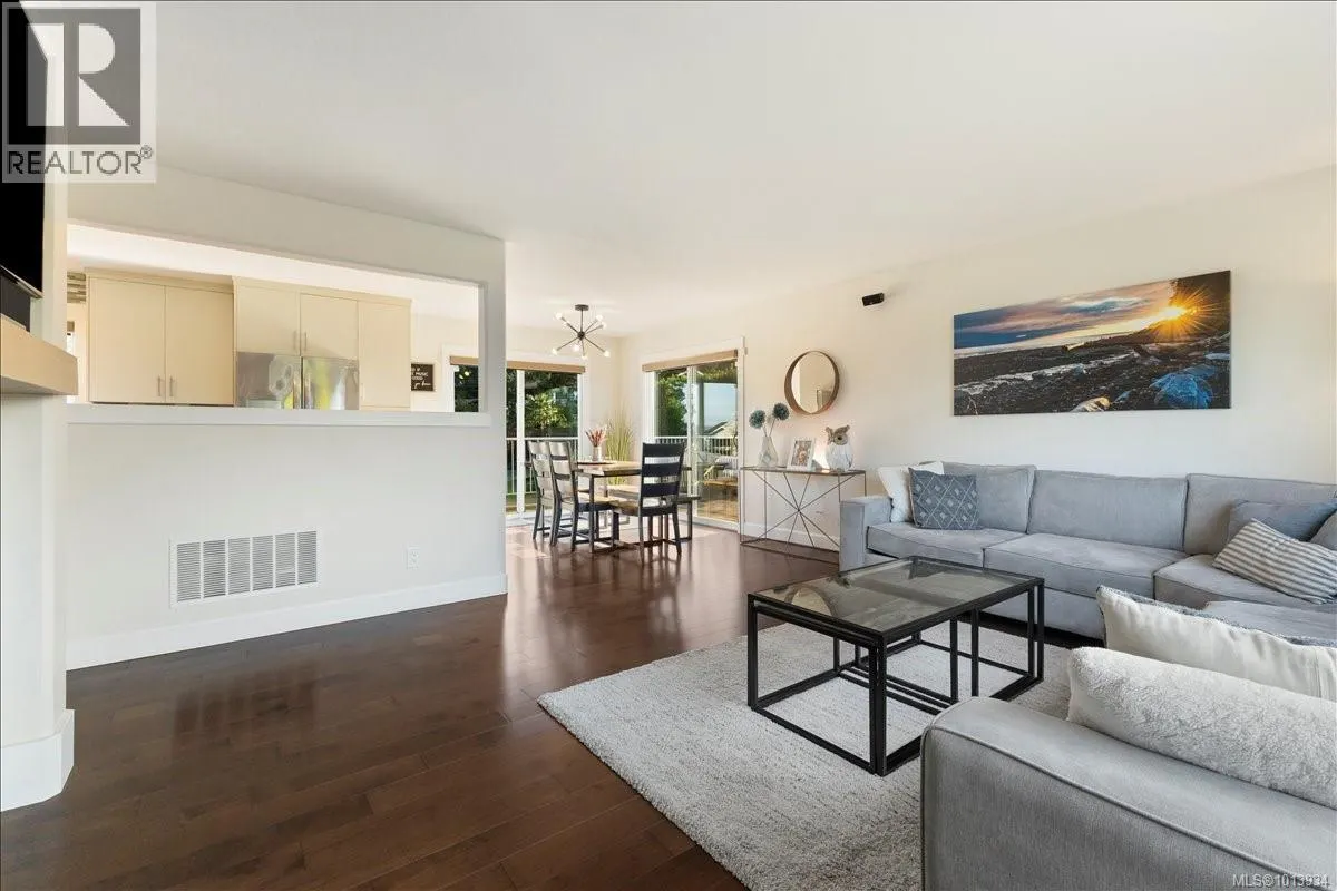 3733 Polaris Dr