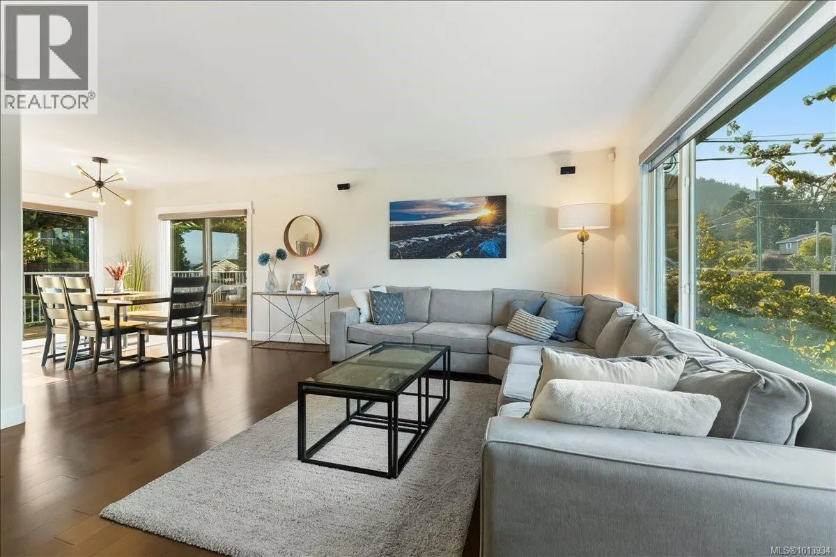 3733 Polaris Dr