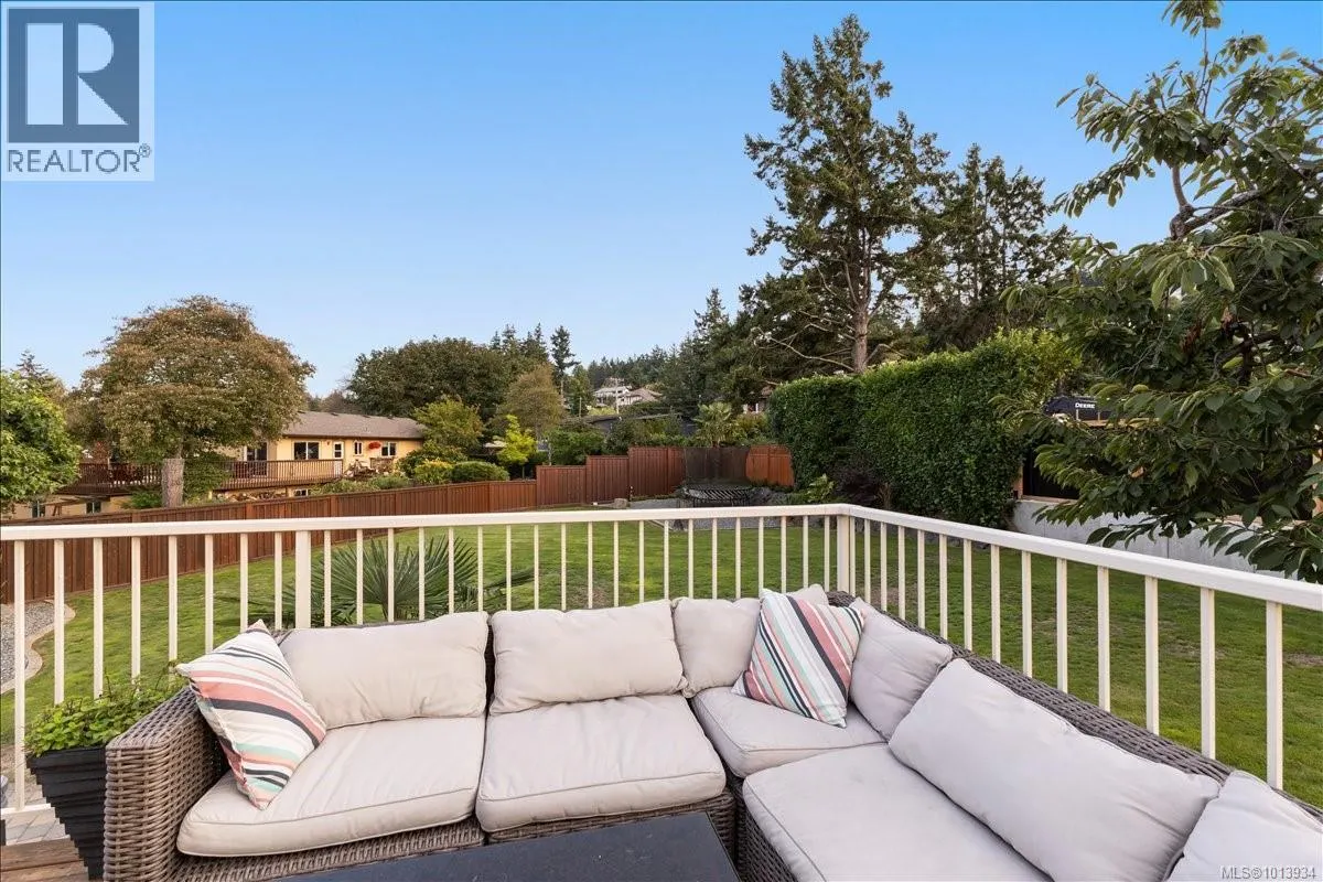 3733 Polaris Dr