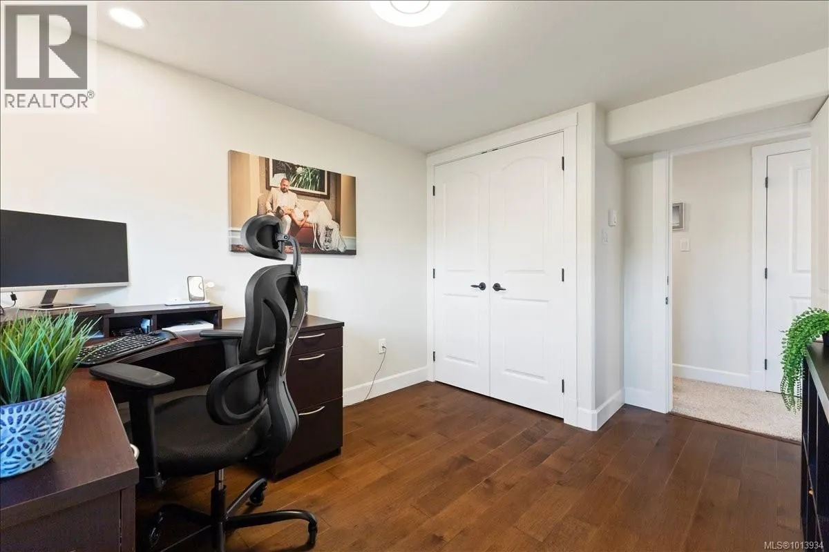 3733 Polaris Dr