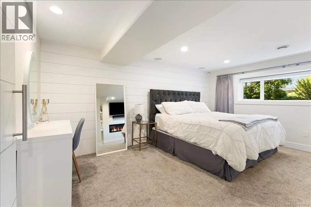 3733 Polaris Dr