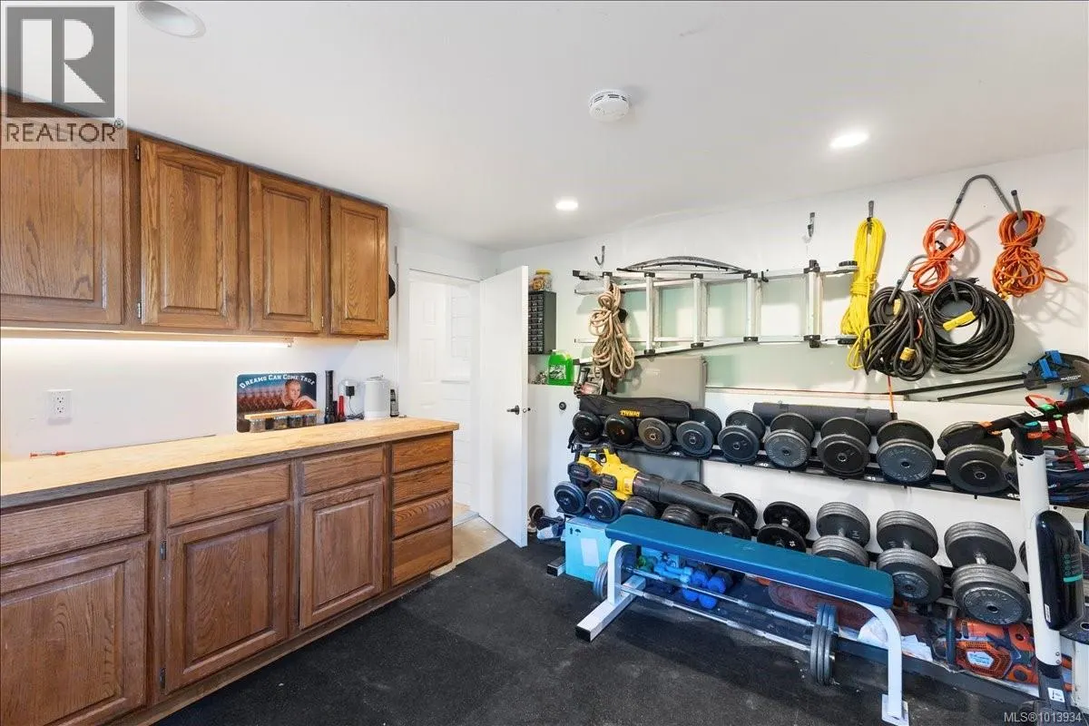 3733 Polaris Dr