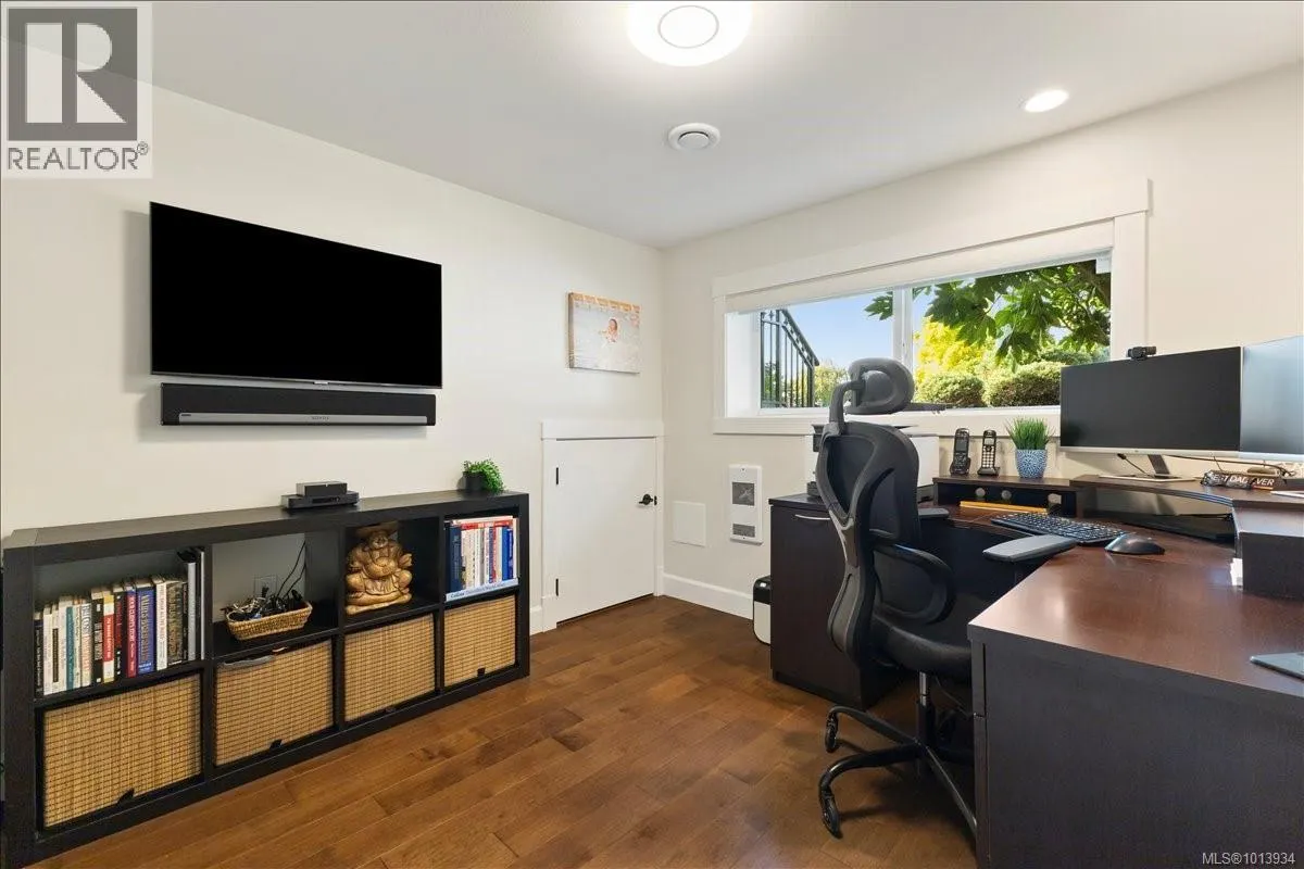 3733 Polaris Dr