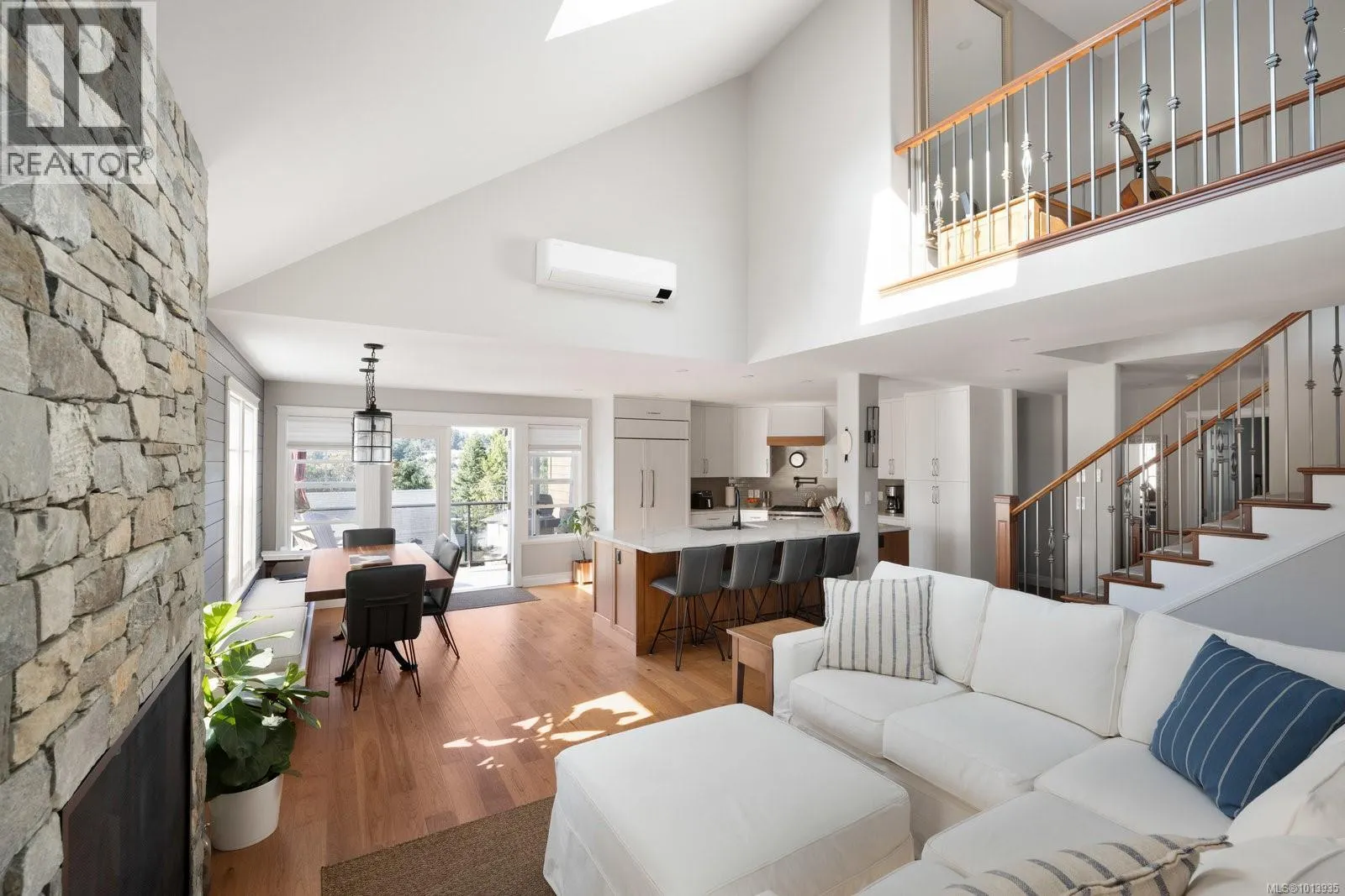 101 Gibraltar Bay Dr