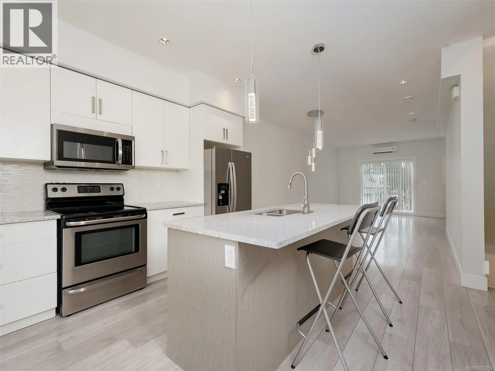 101 2821 Jacklin Rd