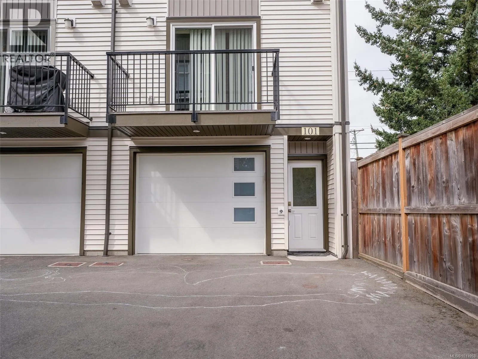 101 2821 Jacklin Rd