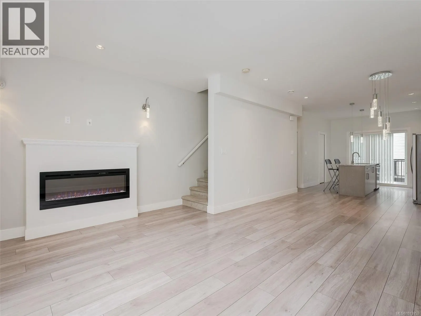 101 2821 Jacklin Rd