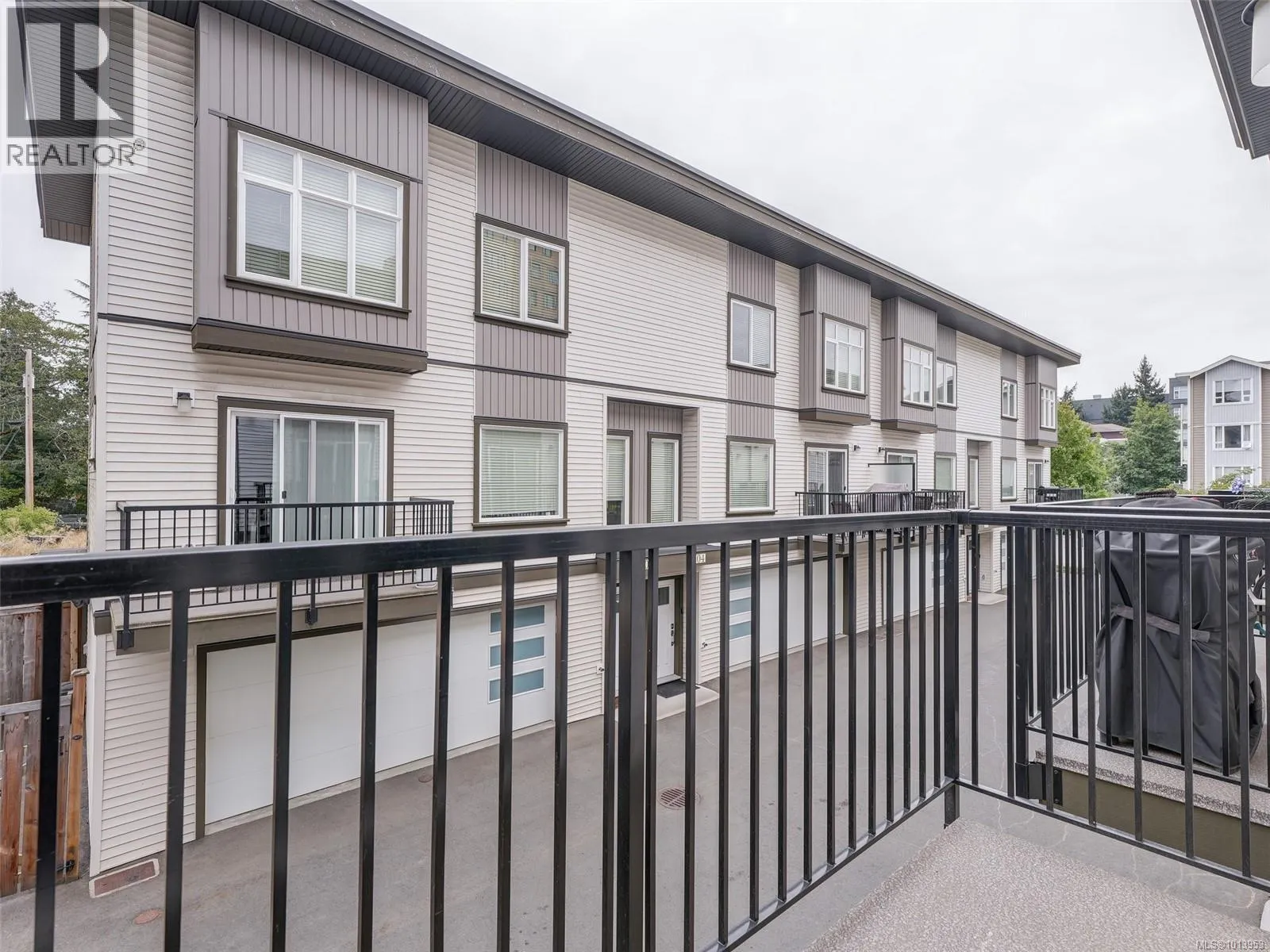 101 2821 Jacklin Rd