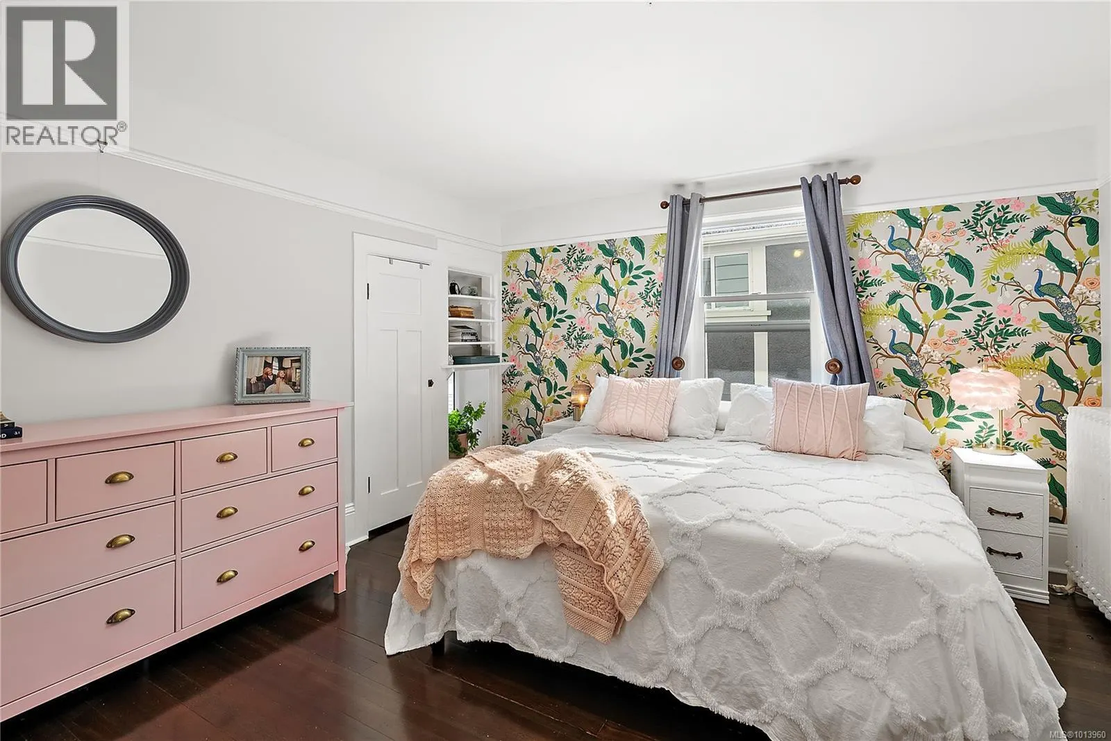 329 Simcoe St