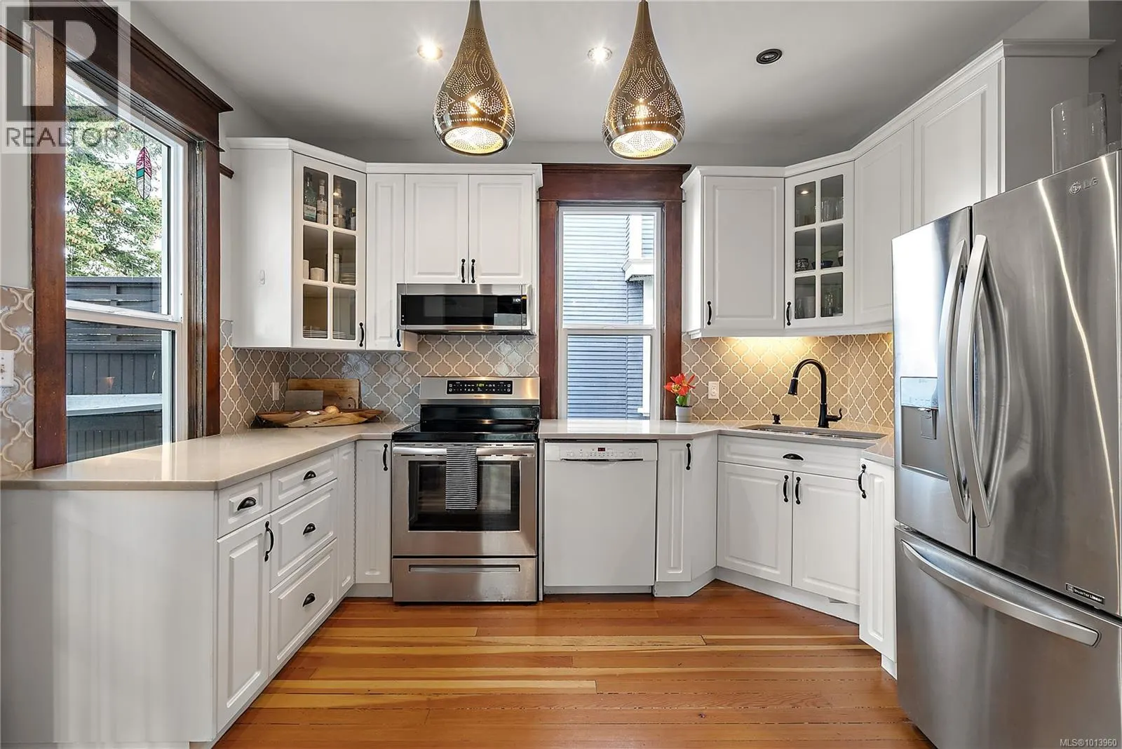 329 Simcoe St