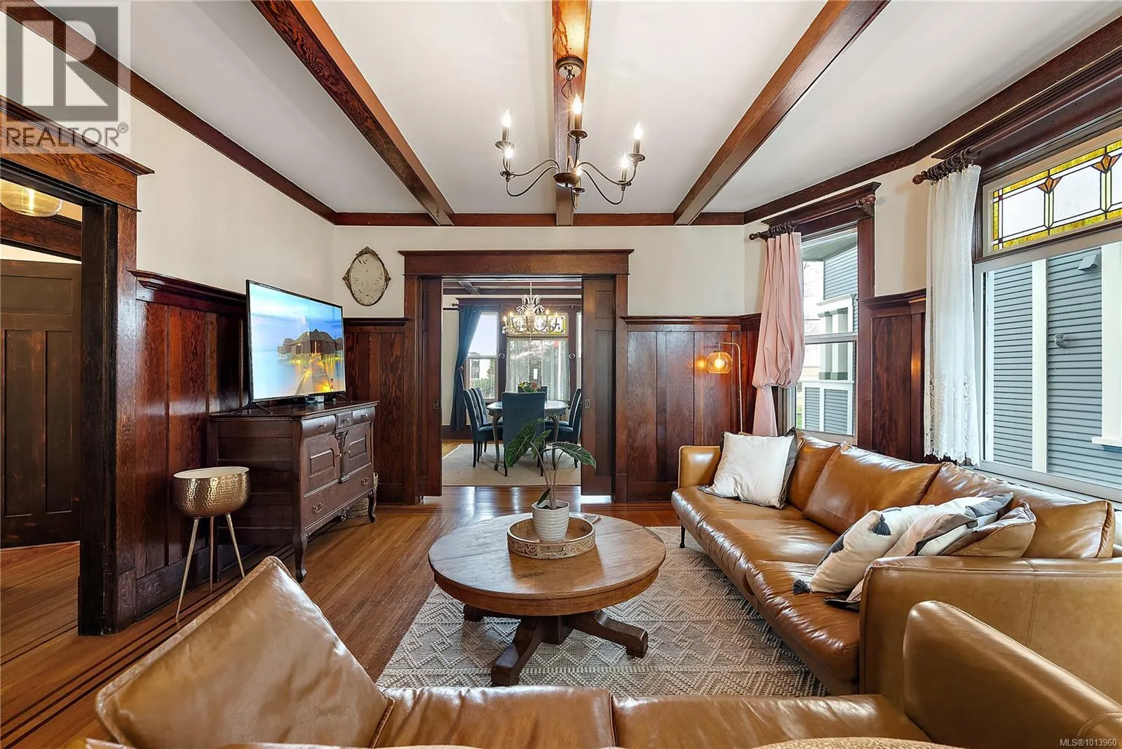 329 Simcoe St