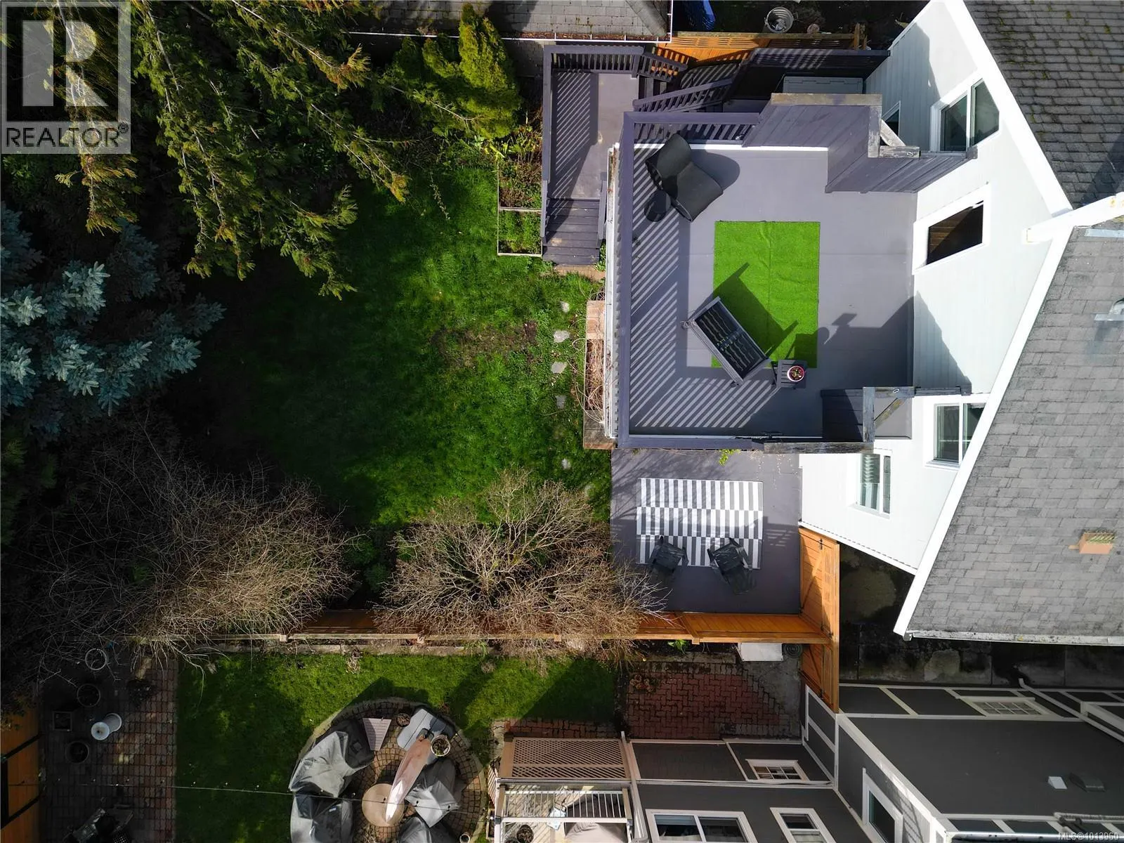 329 Simcoe St