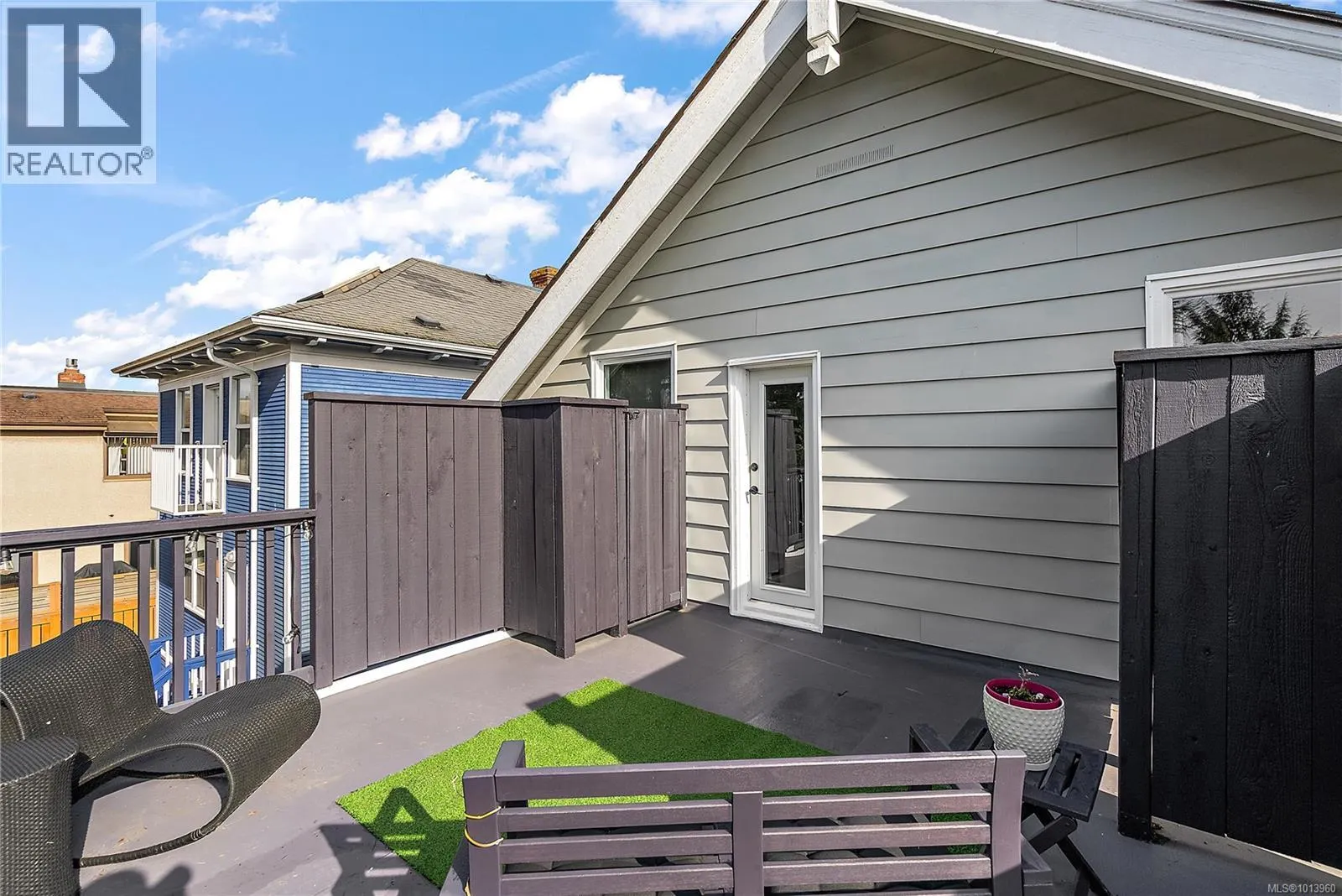 329 Simcoe St