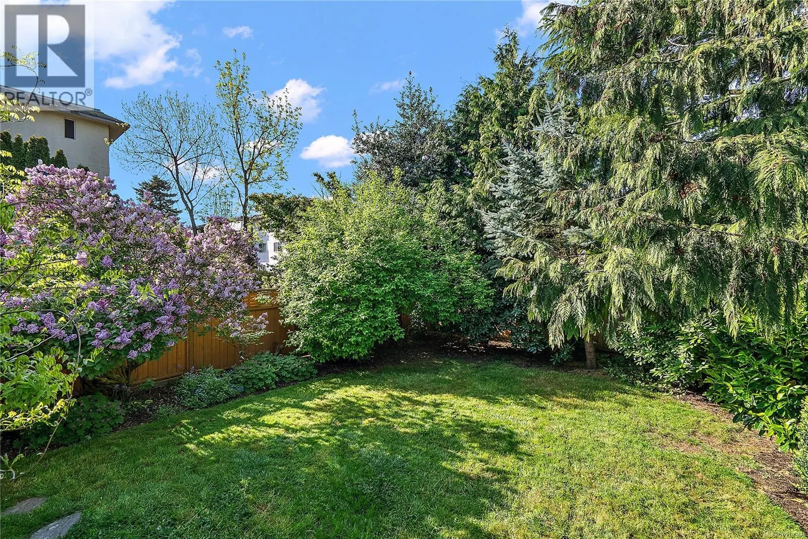 329 Simcoe St