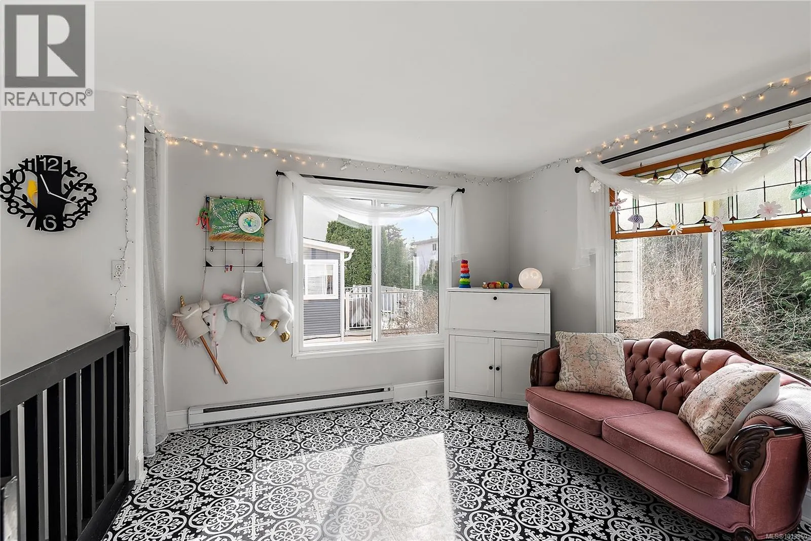 329 Simcoe St