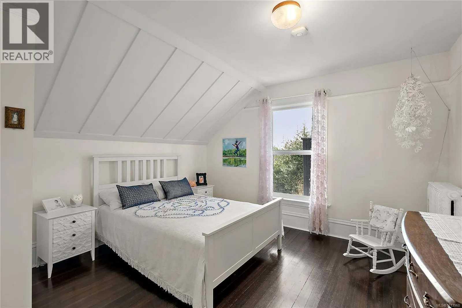 329 Simcoe St