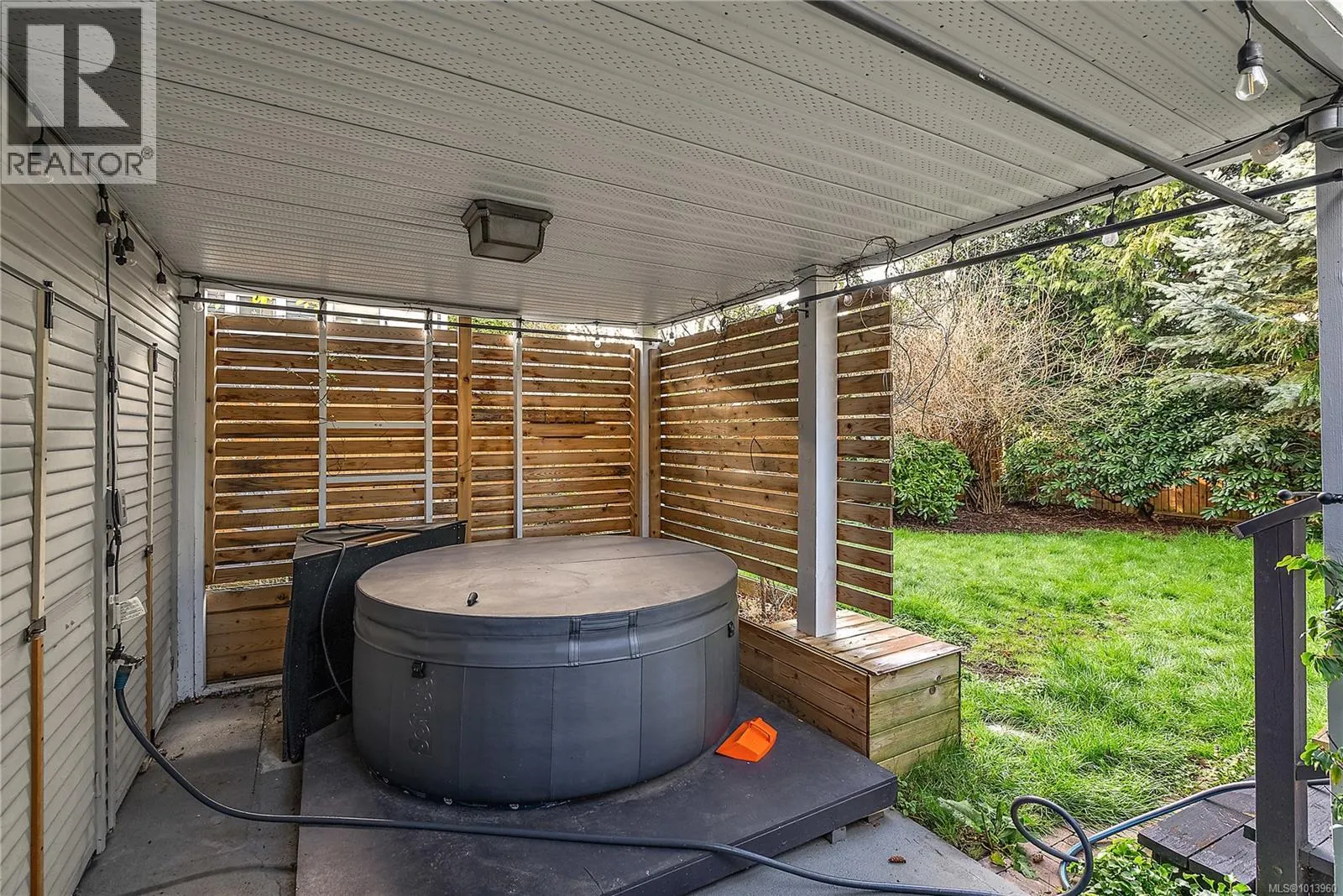 329 Simcoe St