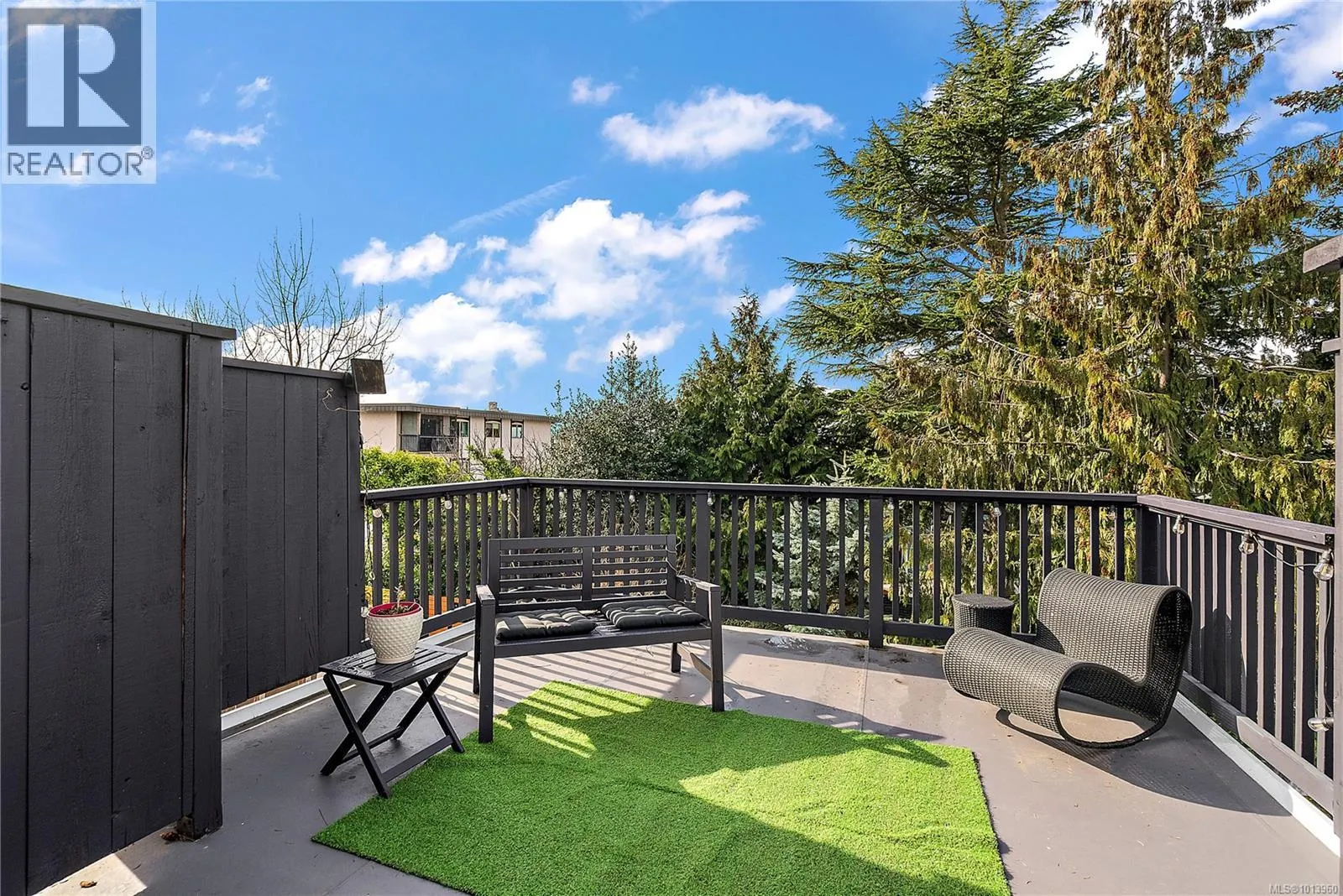 329 Simcoe St