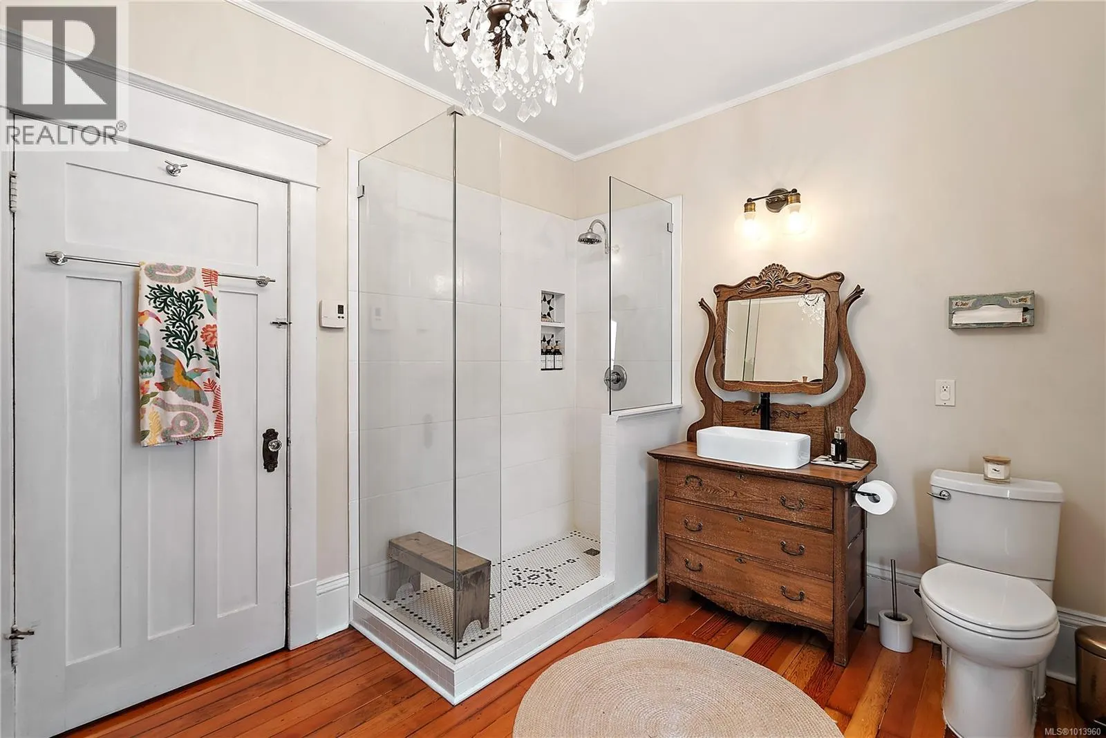 329 Simcoe St