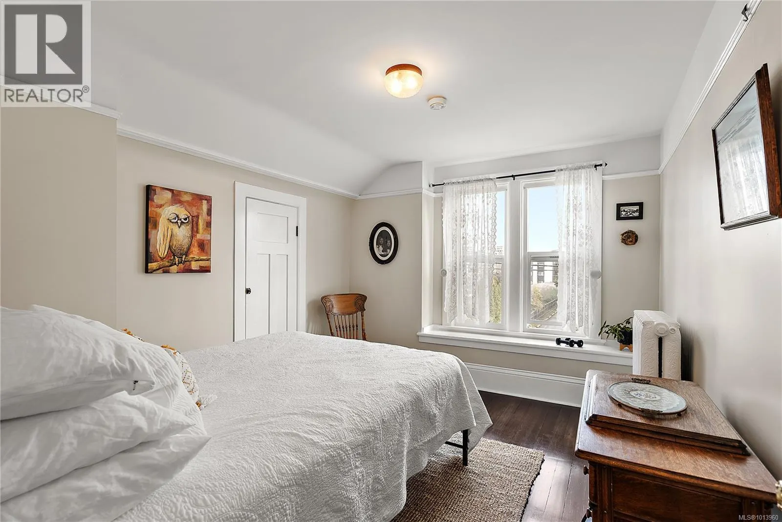 329 Simcoe St