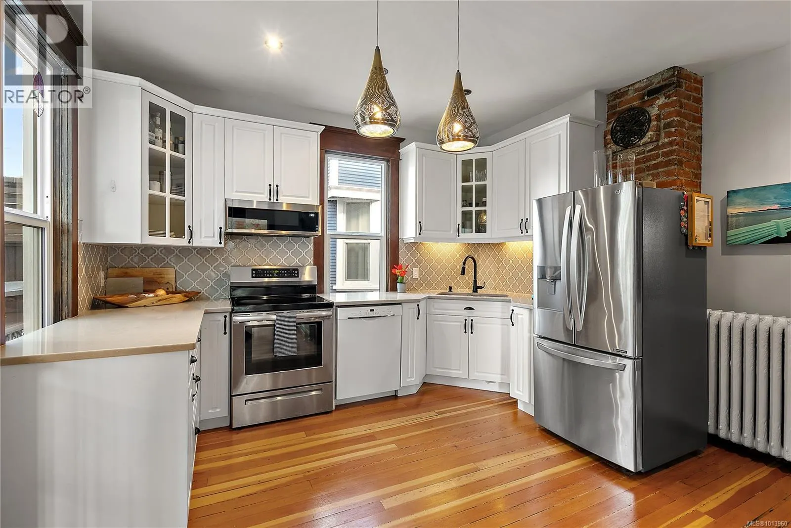 329 Simcoe St