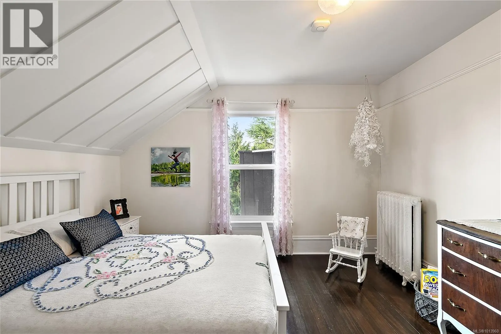 329 Simcoe St