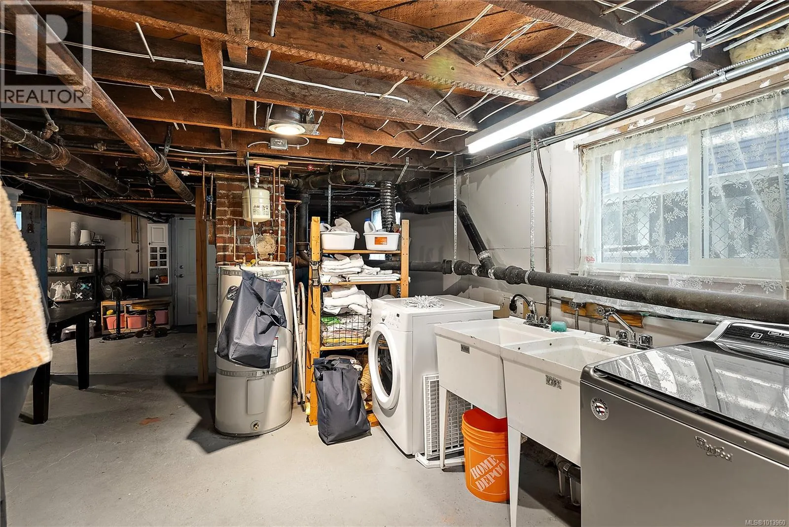 329 Simcoe St